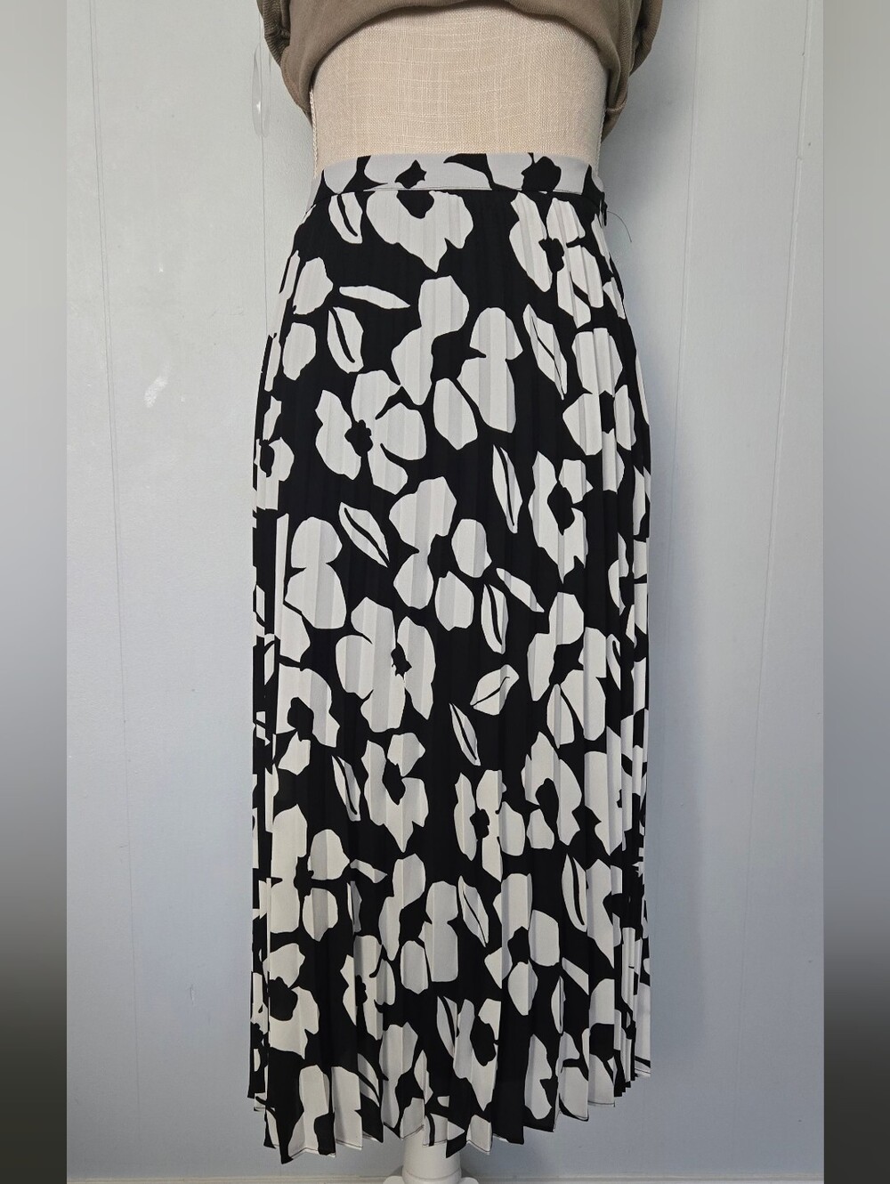 Tahari Black and White Floral Pleated Midi Skirt